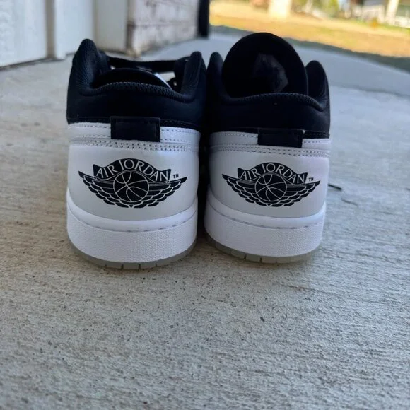 Air Jordan 1 Low SE - Picture 6 of 9